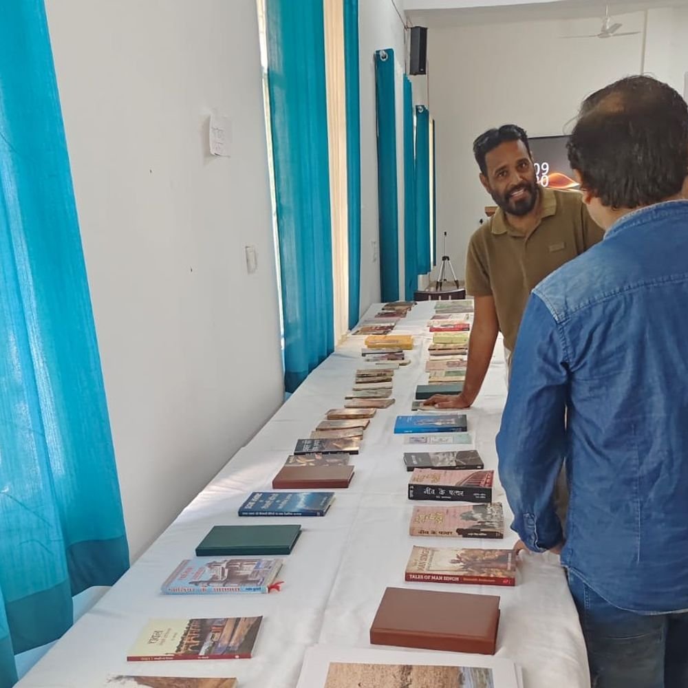 इटावा में 17वां चंबल फिल्म फेस्टिवल:30 से ज्यादा कृतियों का प्रदर्शन, उत्कृष्ट कलाकारों को मिला सम्मान