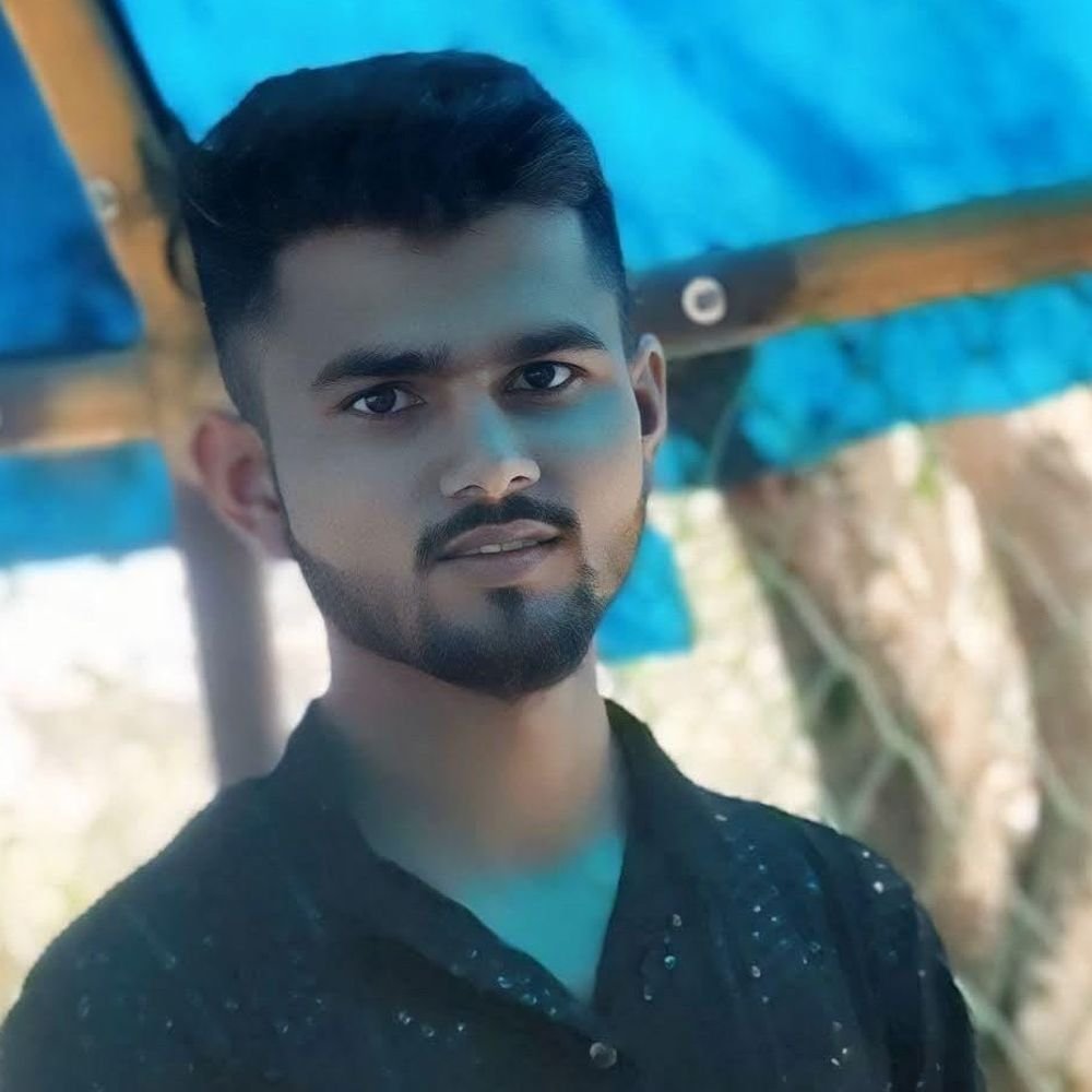थ्रेसर में फंसने से बीएससी छात्र की मौत:फर्रुखाबाद में एक हाथ और पैर शरीर से अलग, बाजरे की खड़ाई करते समय हुआ हादसा
