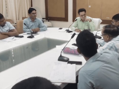आगरा में OTS में लापरवाही पर 4 कर्मचारियों को नोटिस:नगर निगम के CTO ने समीक्षा बैठक में दिए कड़े निर्देश