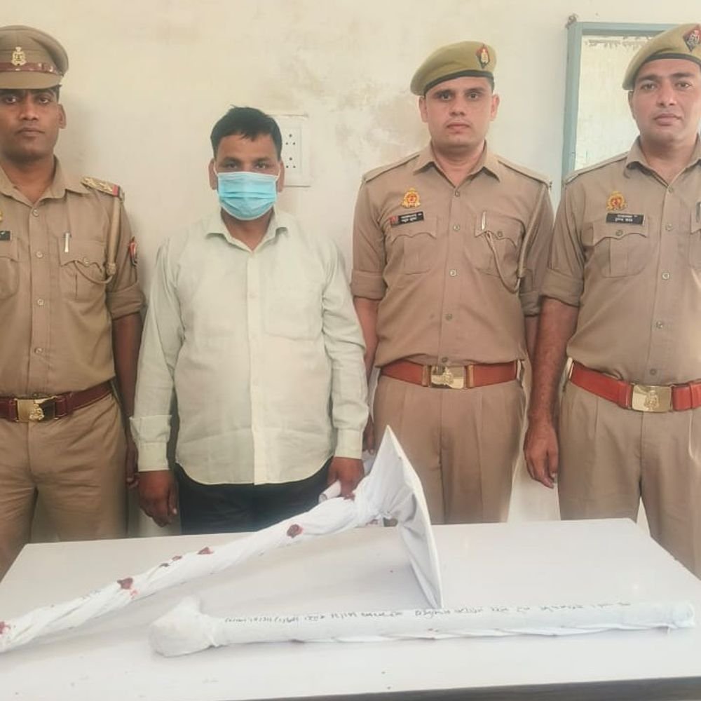 बागपत में परिवार पर जानलेवा हमला और फायरिंग:फरार मुख्य आरोपी गिरफ्तार, फावड़ा और कुदाली भी मिली
