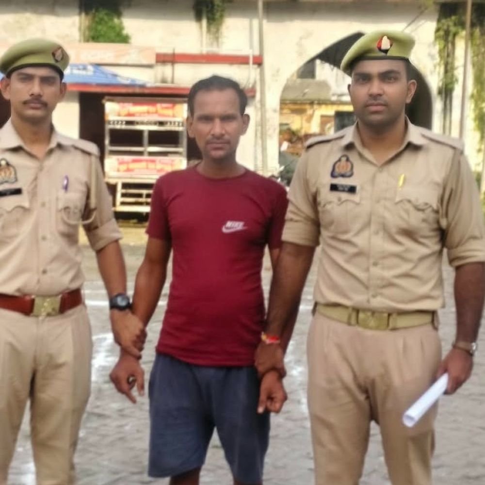 चोरी की बाइक बेचने निकले 2 युवक गिरफ्तार:बरेली से 2 बाइक-तमंचा बरामद, मढ़ीनाथ-जंक्शन से चोरी कबूली
