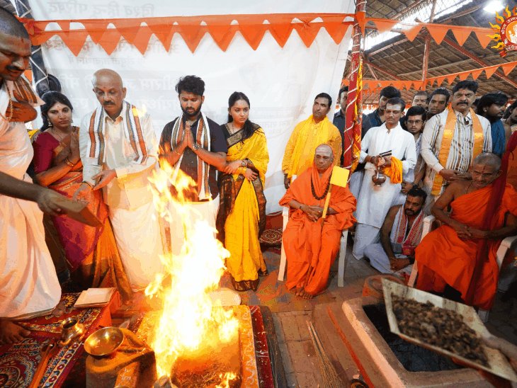 ट्रस्टी स्वामी विश्व प्रसन्न तीर्थ ने किया रामलला का दर्शन:राम मंदिर परिसर में यज्ञ,हवन में शामिल हुए,भक्तों को दिया आशीर्वाद