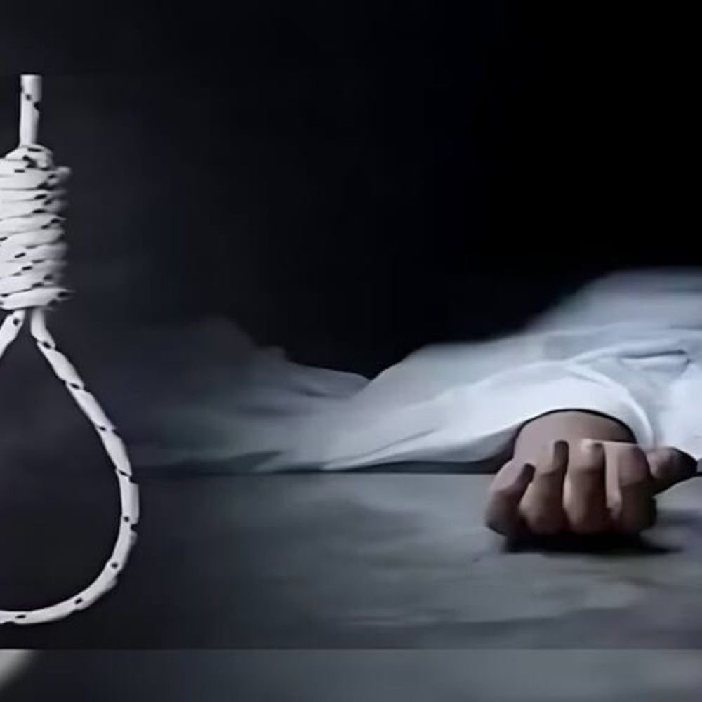 लखनऊ में तैयारी कर रही छात्रा ने फांसी लगाई:बॉयफ्रेंड के साथ रहती थी, वह नोएडा गया तो तीसरे दिन फंदे पर लटकी