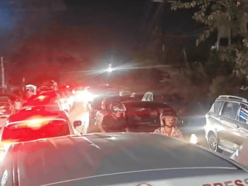 देहली गेट से मदिया कटरा तक भीषण जाम:500 मीटर जाने में लगा आधा घंटा, टू व्हीलर भी रेंगते रहे