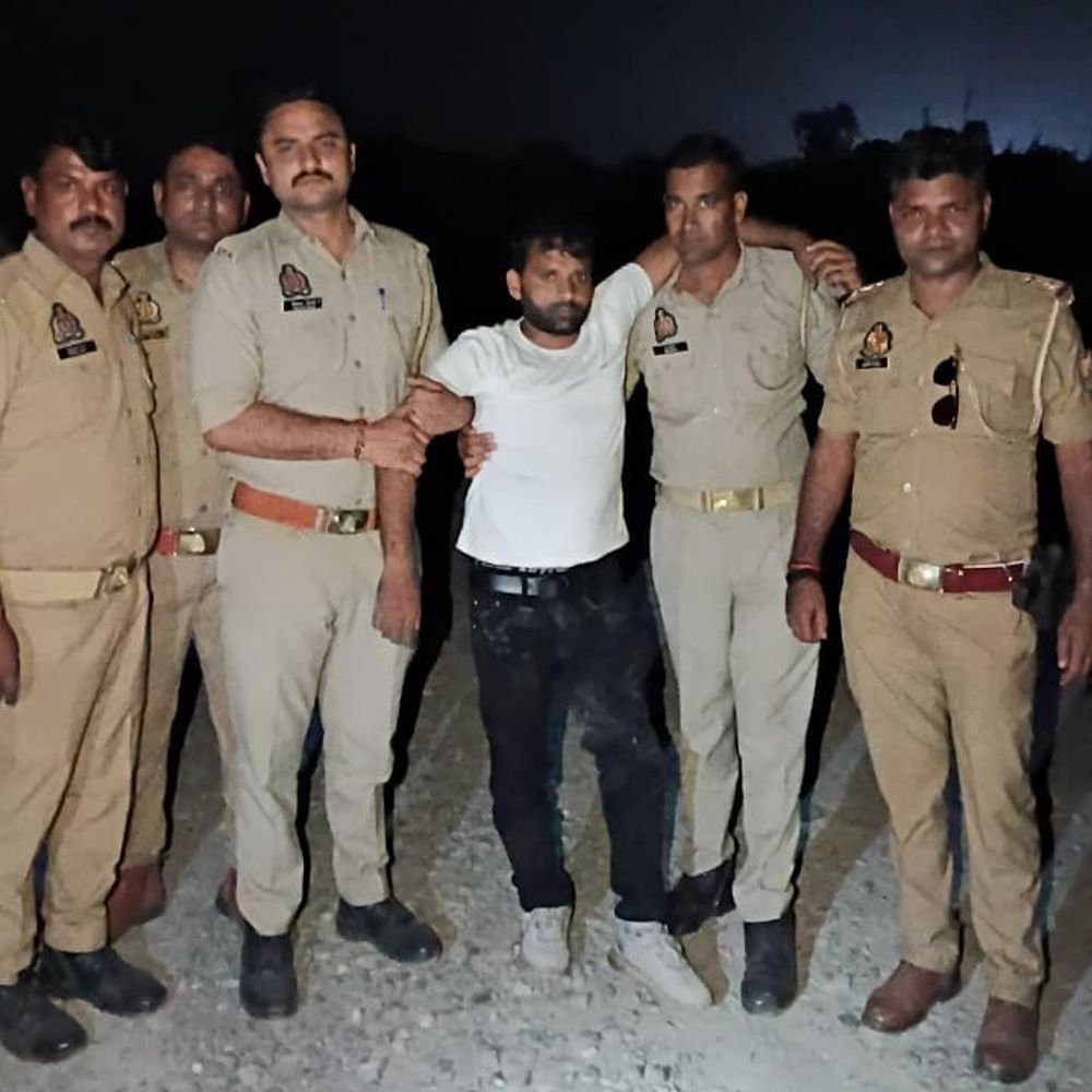 इटावा में महिला से लूट का आरोपी मुठभेड़ में गिरफ्तार:30 से ज्यादा मुकदमे दर्ज, पुलिस की जवाबी फायरिंग में बाएं पैर में लगी गोली, 700 रुपये