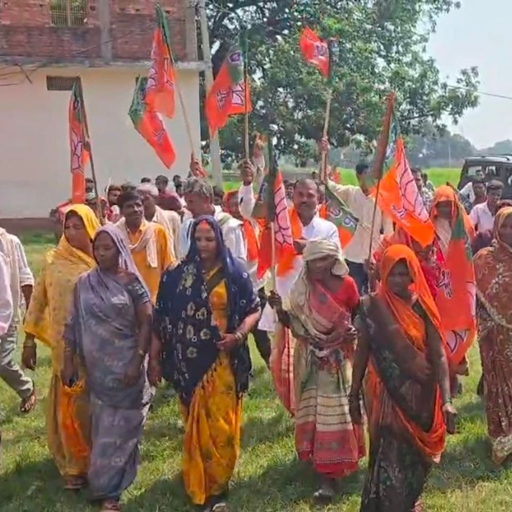 बलिया में पूर्व प्रधानमंत्री चंद्रशेखर की जन्मशताब्दी समारोह:ग्रामीणों ने व्यक्तित्व, कृतित्व और जनसेवा से जुड़े योगदान को याद किया