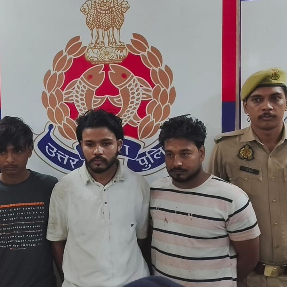 मेरठ से हथियार लेकर आए तीन आरोपी गिरफ्तार:मुजफ्फरनगर में दो तमंचे, पिस्टल और बाइक मिली; चौथा आरोपी फरार