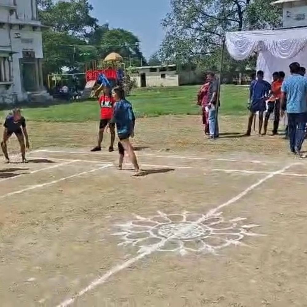 प्रयागराज में केपी कॉलेज ने कबड्‌डी ट्रॉफी जीती:अंडर-14 और अंडर-17 में मनौरी को हराया, बालिका अंडर-19 में भी खिताब