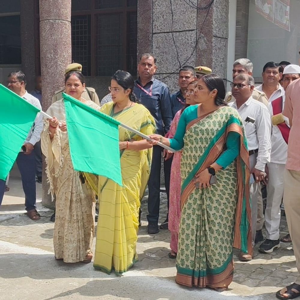 कौशांबी में संचारी रोगों से बचाव के लिए जागरूकता रैली:विधायक पूजा पाल ने दिखाई हरी झंडी, 31 अक्टूबर तक चलेगा अभियान