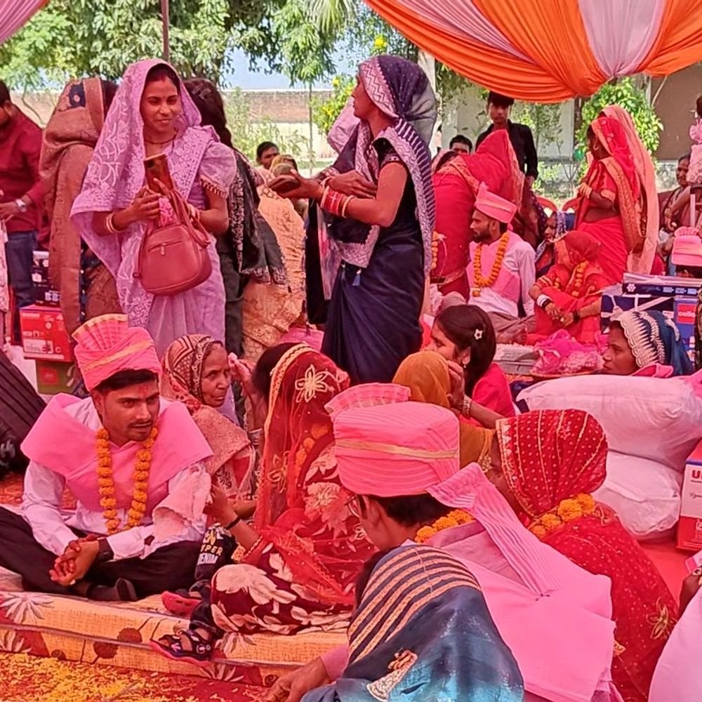 सामूहिक-विवाह में दुल्हनों को पायल की जगह मिलेंगे 4-हजार रुपए:कन्नौज में 66 जोड़ों की शादी, मंत्री असीम अरुण ने नवदंपतियों को दिया आशीर्वाद