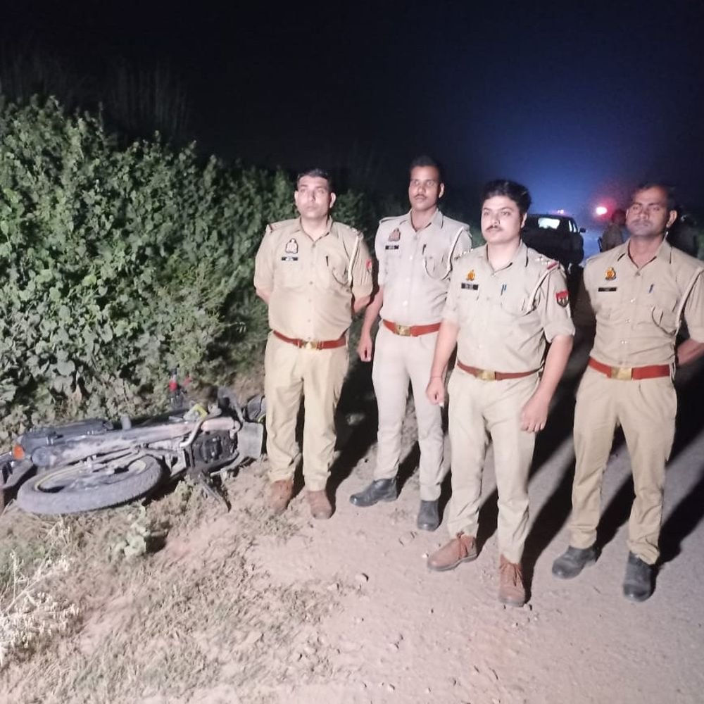 बुलंदशहर में रेप के आरोपी से पुलिस की मुठभेड़:गोली लगने से घायल हुआ, दो गिरफ्तार, तमंचा और बाइक बरामद