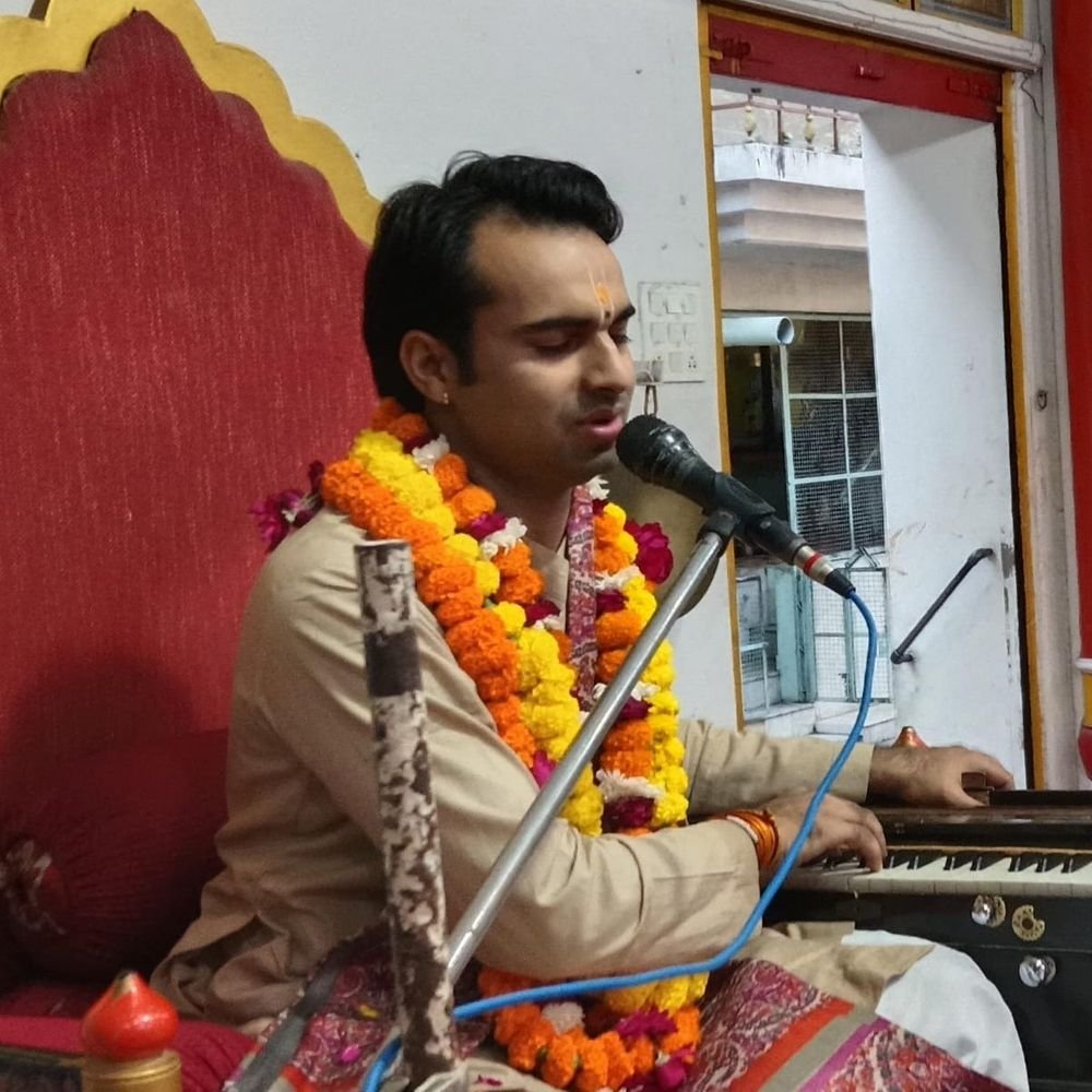 बाबा त्रिवटी नाथ मंदिर में भागवत कथा का शुभारंभ:कथावाचक ने कहा- भागवत श्रवण से मिलता है आध्यात्मिक शांति का मार्ग