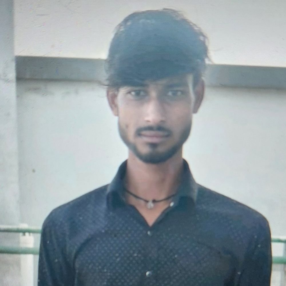 पिकअप की टक्कर से बाइक सवार युवक की मौत:फर्रुखाबाद में दो गंभीर घायल, भाइयों को साथ लेकर निकला था