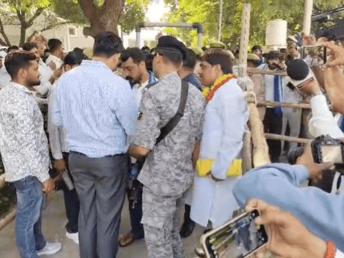 पहली बार आगरा खंड स्नातक MLC चुनाव में उतरी ASP:सांसद चंद्रशेखर आजाद पहुंचे नामांकन कराने