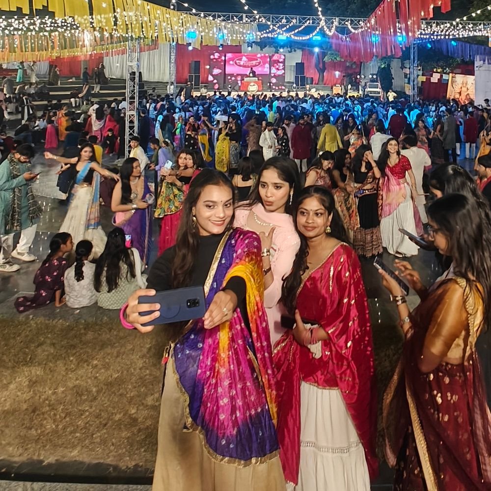 लखनऊ के लोहिया पार्क में डांडिया नाइट:शनिवार शाम 'रास रंगीलो डांडिया नाइट सीजन-2' में उमड़ी भीड़, 5 दिन चलेगा आयोजन