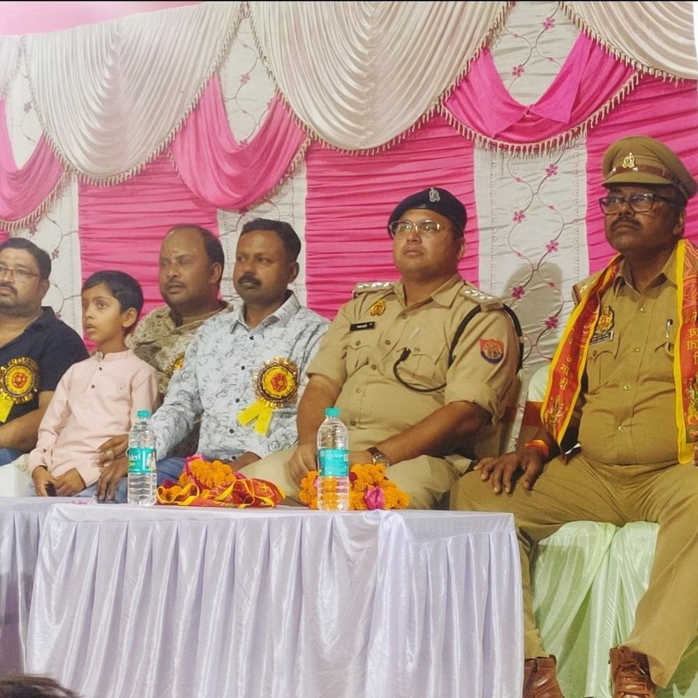 तिगलिया बाजार में विजयादशमी उत्सव:बच्चियों के नृत्य ने मोहा मन, प्रतिभागियों को उपहार देकर किया सम्मानित