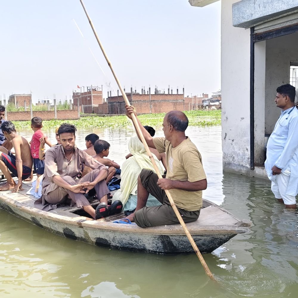 उन्नाव में गंगा का जलस्तर 113.07 मीटर तक पहुंचा:गांवों में घुसा बाढ़ का पानी, गौशाला और पावर हाउस तक पहुंचा