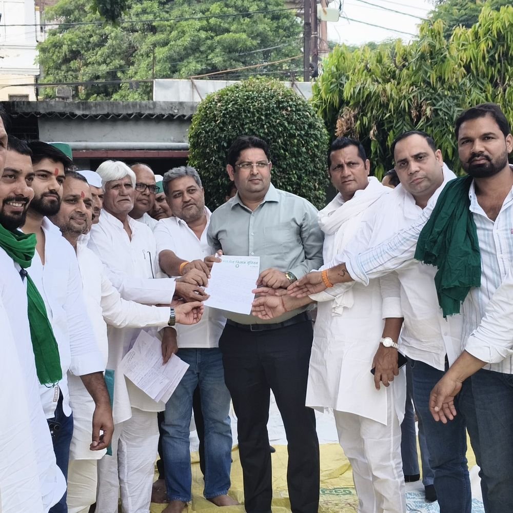 किसानों की समस्याओं का ज्ञापन सौंपा:विजेंद्र सिंह के नेतृत्व में एसडीएम सदर से मिले भाकियू पदाधिकारी, समाधान की मांग