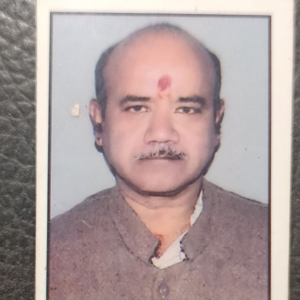 कानपुर में डंपर ने बाइक सवार भाई को रौंदा, मौत:दूसरा भाई घायल; जर्जर सड़क पर बजरी से फिसली बाइक