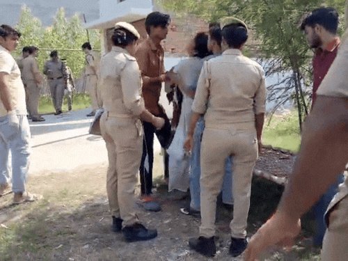 मुरादाबाद में युवक की हत्या:घर में सोए युवक की धारदार हथियार से हमला करके हत्या