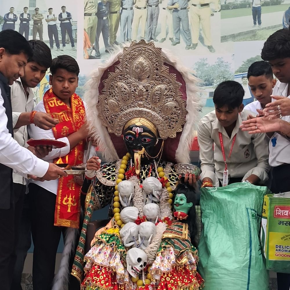 शक्ति वंदन कार्यक्रम:बुलंदशहर के छत्रपति सरस्वती विद्या मंदिर में मां काली की झांकी सजाई