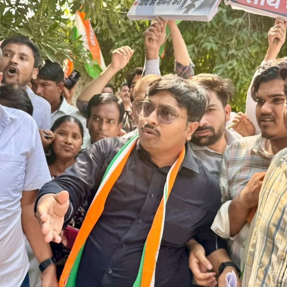 पुलिस ने कांग्रेस जिलाध्यक्ष समेत कार्यकर्ताओं को रोका:कलेक्ट्रेट जा रहे थे, मुख्य चुनाव आयुक्त के इस्तीफे और वोट चोरी के खिलाफ प्रदर्शन