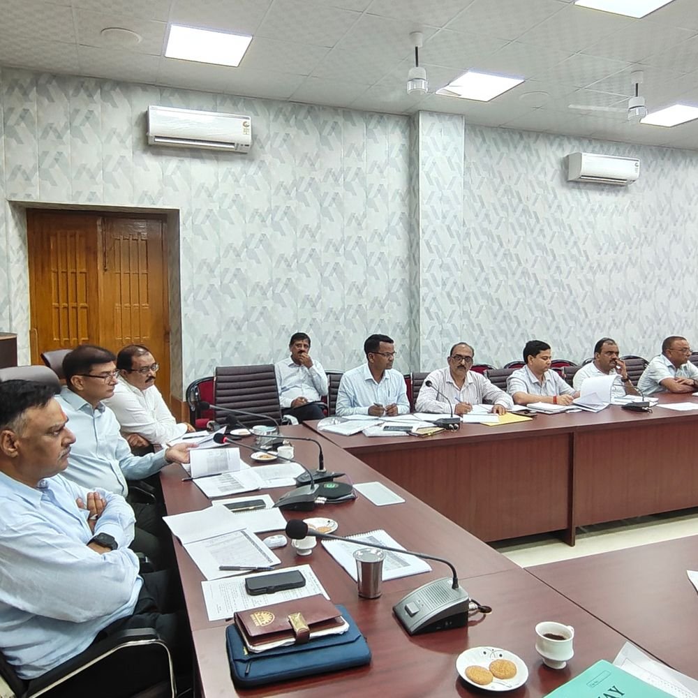 मिर्जापुर में स्वास्थ्य इंडीकेटर्स खराब मिलने पर विशेष सचिव नाराज:राजगढ़ में खाली सब सेंटर 6 अक्टूबर तक भरने के निर्देश; गलत जानकारी पर कार्रवाई की चेतावनी