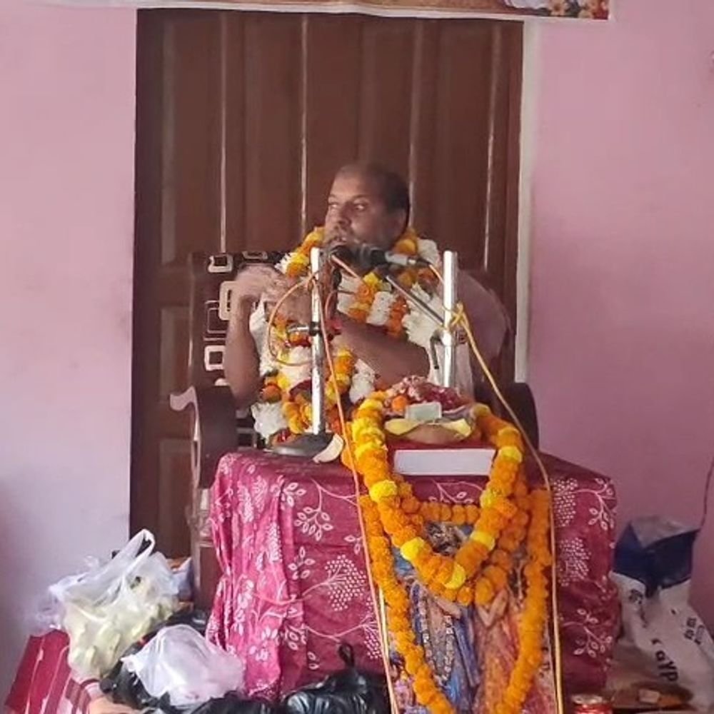 चंदौली में गोवर्धन पूजा और नाग नथैया की कथा सुनाई:बाबा संतदास महाराज ने दिया प्रकृति संरक्षण का संदेश दिया, झूमे श्रद्धालु