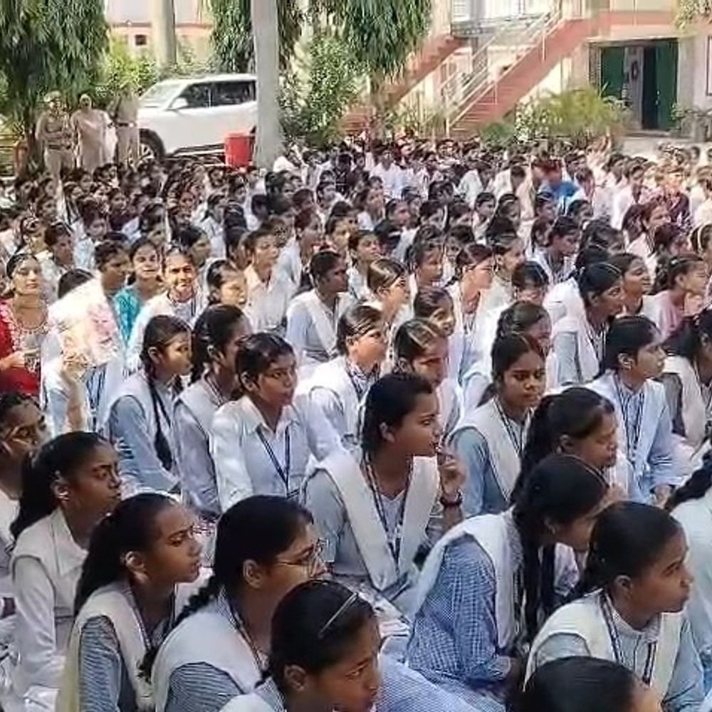 बच्चों को पॉक्सो और बाल सुरक्षा के अधिकार बताए:ज्यूडिशियल मजिस्ट्रेट ने गुड टच-बैड टच और बाल विवाह के नियम समझाए