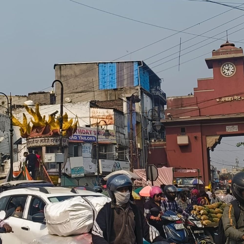 गाजियाबाद में बेढंगी व्यवस्था से चारों तरफ शहर जाम:ट्रैफिक में 800 जवानों की फौज, बीच चौराहे पर ऑटो और ई रिशा और पुलिस नदारद