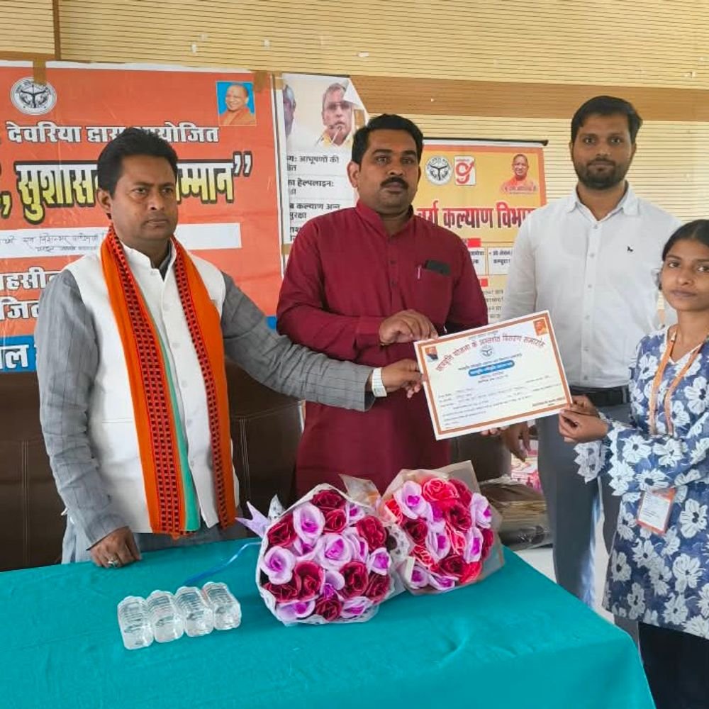 भाटपाररानी में कल्याणकारी शिविर:30 छात्र-छात्राओं को छात्रवृत्ति के स्वीकृति प्रमाण पत्र मिले