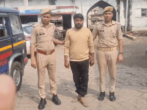बरेली में माइक्रोफाइनेंस कंपनी के 5.31 लाख रुपये हड़पे:एरिया मैनेजर गिरफ्तार, 38 ग्राहकों से किस्त-लोन बंद कराने के नाम पर वसूली