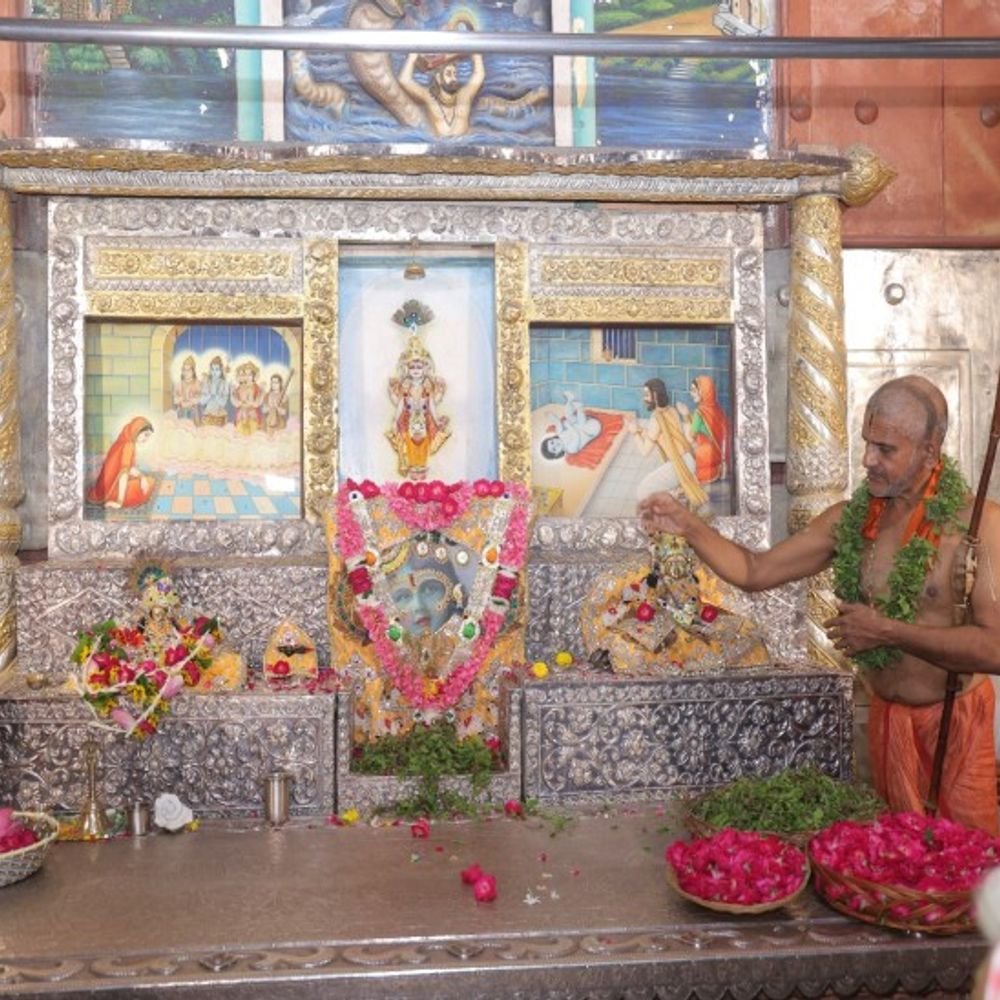 श्रीकृष्ण जन्मभूमि से हटे अवैध कब्जा:मथुरा पहुंचे संत विश्व प्रसन्न तीर्थ महाराज ने कहा,अपने मूल गर्भ गृह में विराजेंगे कन्हैया'