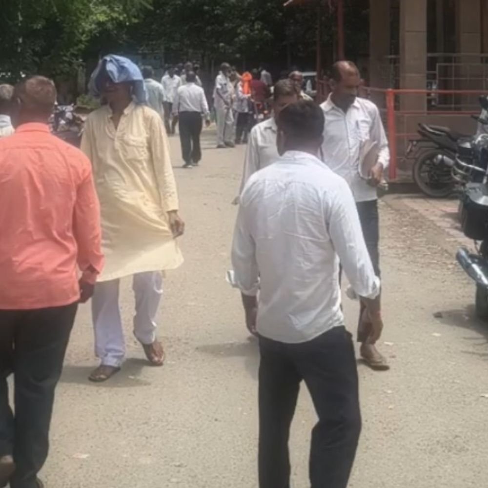 मां ने बेटी को प्रताड़ित करने का आरोप लगाया:ससुराल वालों के खिलाफ केस दर्ज; शादी के दो दिन बाद जहर खाने से हुई थी युवती की मौत