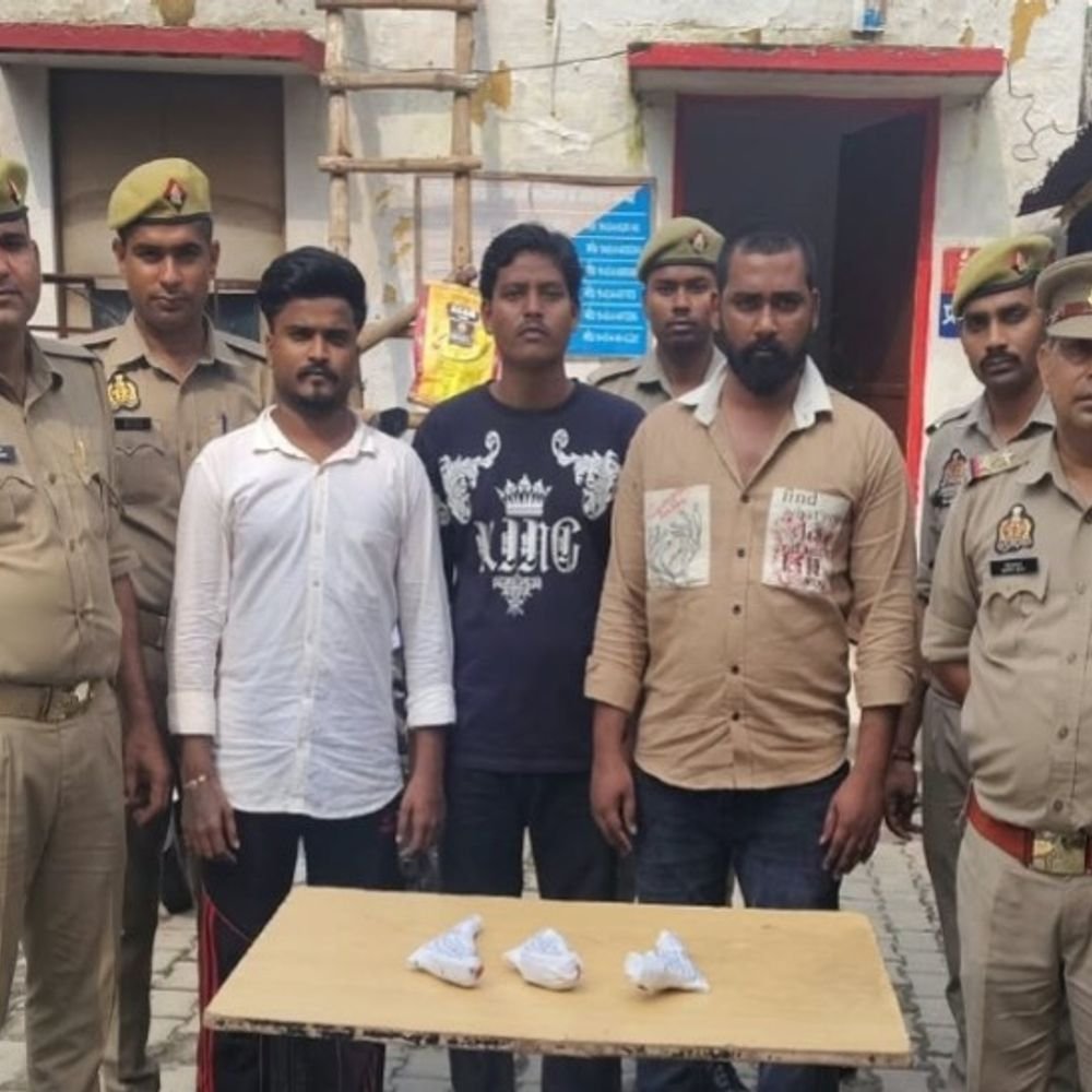 शाहजहांपुर में मारपीट के तीन आरोपी गिरफ्तार:तमंचे की बट से हमला कर तोड़े थे 6 दांत, आरोपियों से तमंचे और कारतूस बरामद