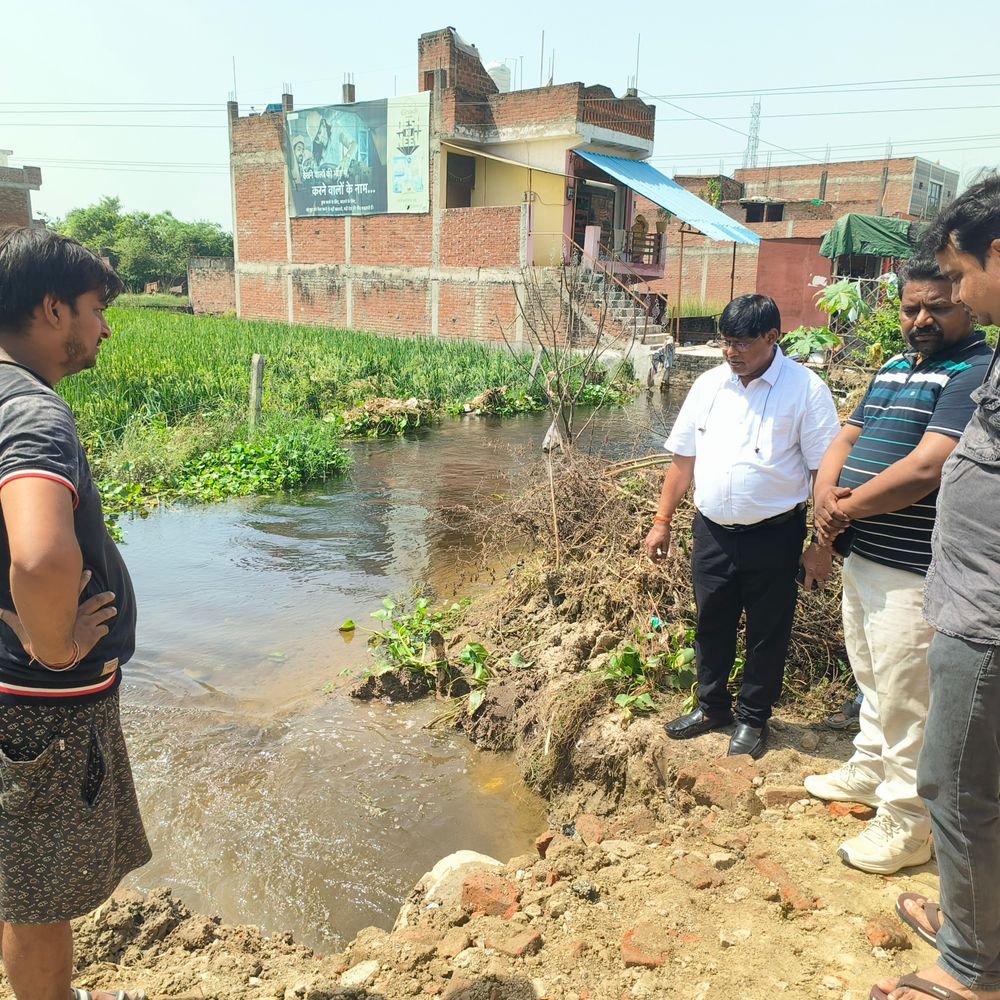 पतारा में बारिश के जलभराव से मिलेगी निजात:बीडीओ ने PWD से बातकर डलवाए सीमेंटेड पाइप, लिंक मार्ग कटवाकर कराया समस्या का समाधान