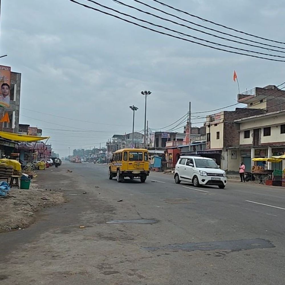 आजमगढ़ में चक्रवाती तूफान का दिखा असर:14 किलोमीटर प्रति घंटे की रफ्तार से चल रही है हवाएं, 21 डिग्री सेल्सियस पहुंचा तापमान