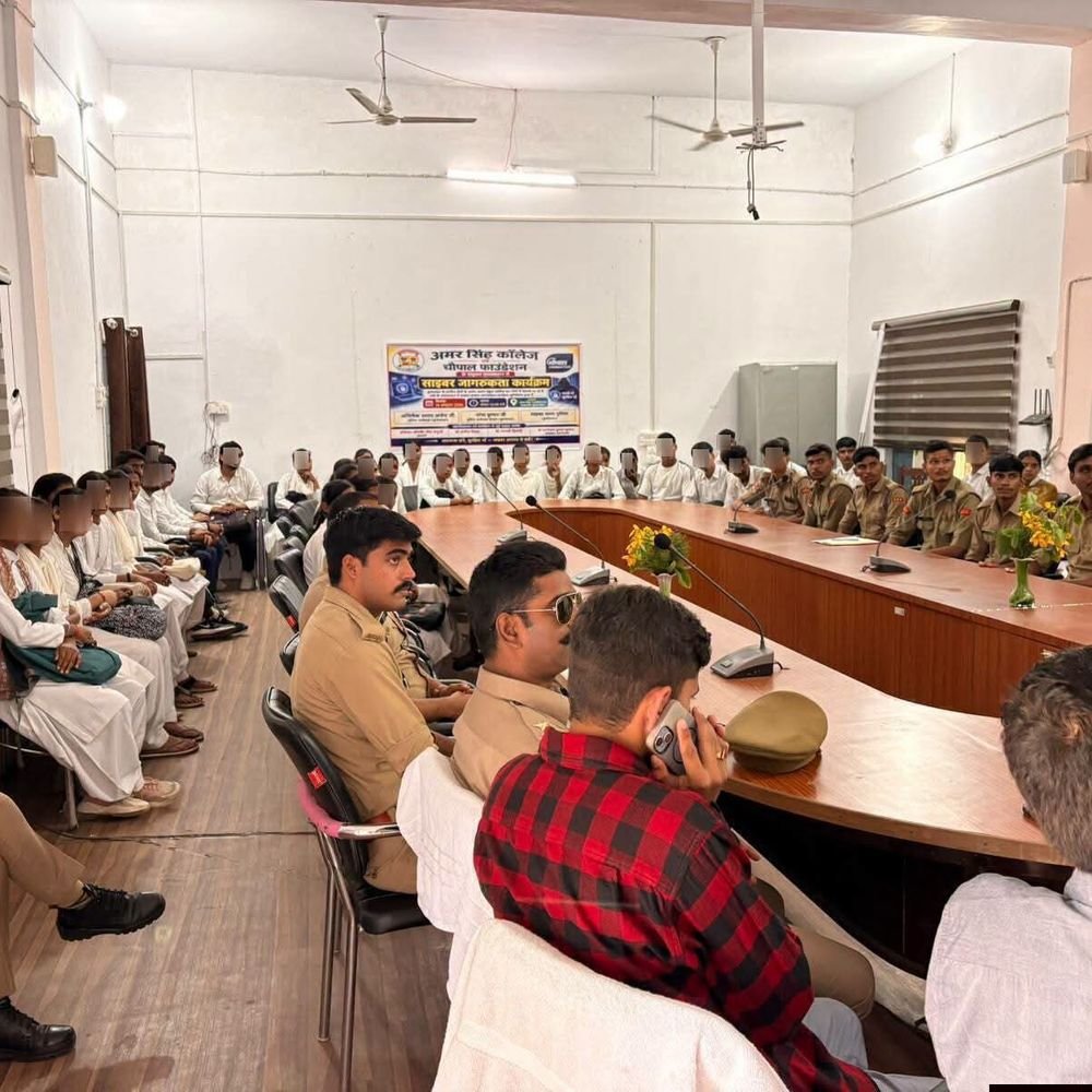 बुलंदशहर में साइबर जागरूकता कार्यक्रम आयोजित:विद्यार्थियों को ऑनलाइन ठगी और यूपीआई धोखाधड़ी से बचाव के तरीके बताए