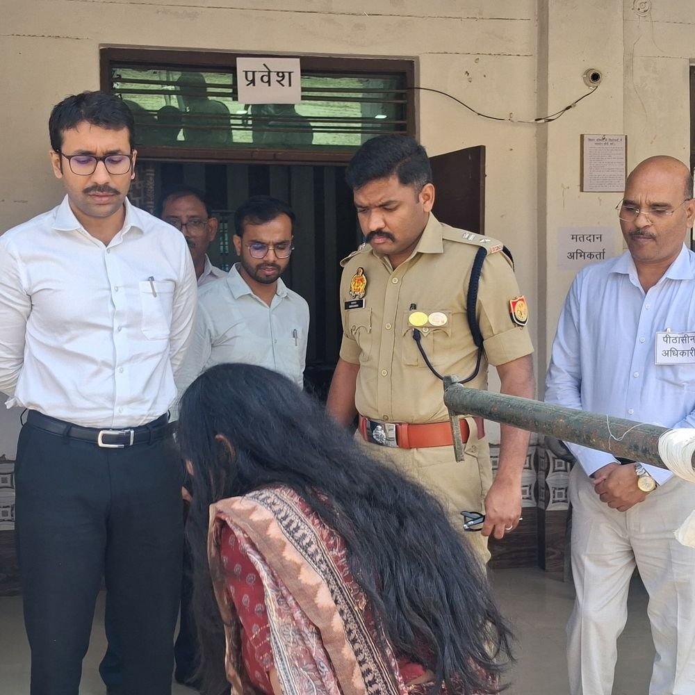 अमेठी में शिक्षक निर्वाचन के लिए मतदान जारी:दोपहर 2 बजे तक 81.53% वोट पड़े, DM-SP ने किया निरीक्षण