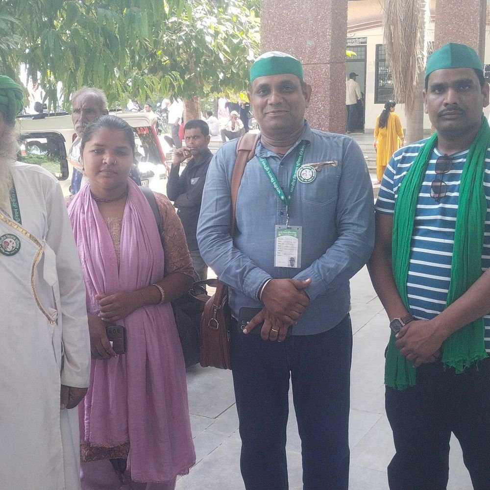 नकली खाद बनाने वालों पर गैंगस्टर एक्ट की मांग:ललितपुर में डीएम को सौंपा ज्ञापन, आरोपियों की गिरफ्तारी की मांग