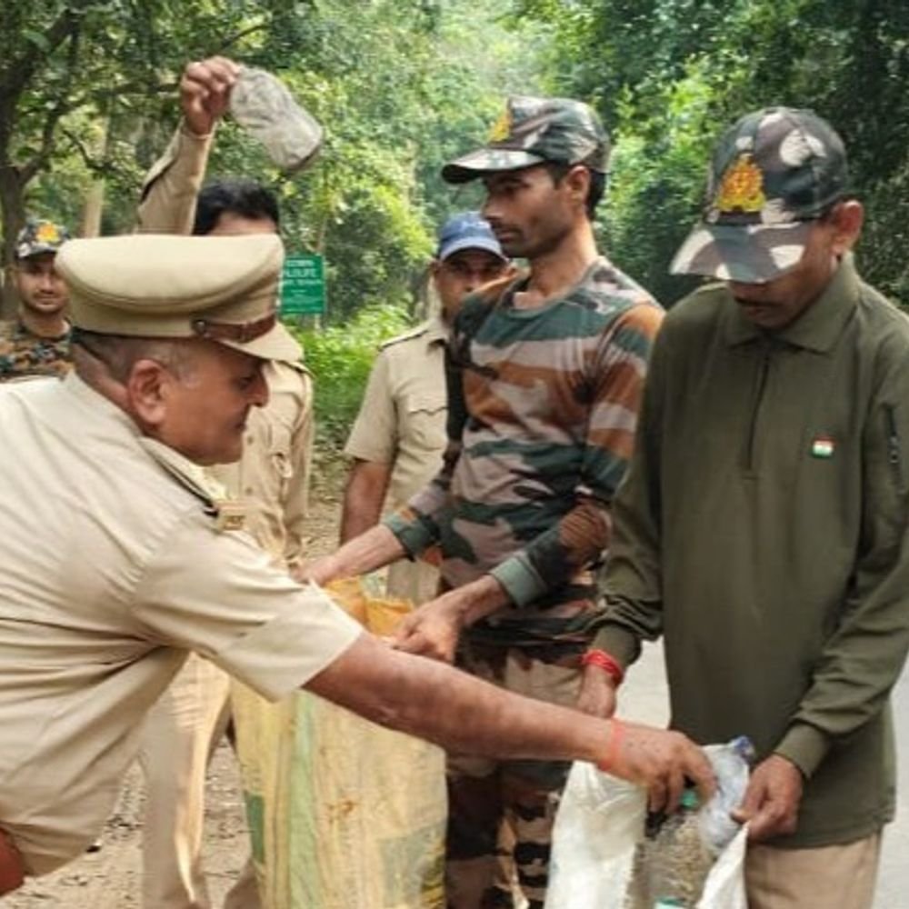 कतर्नियाघाट में वन्यजीव सप्ताह पर जागरूकता और स्वच्छता अभियान:विद्यार्थियों और ग्रामीणों को वन्यजीव संरक्षण व सह-अस्तित्व का संदेश दिया, प्रतियोगिताएं भी हुईं
