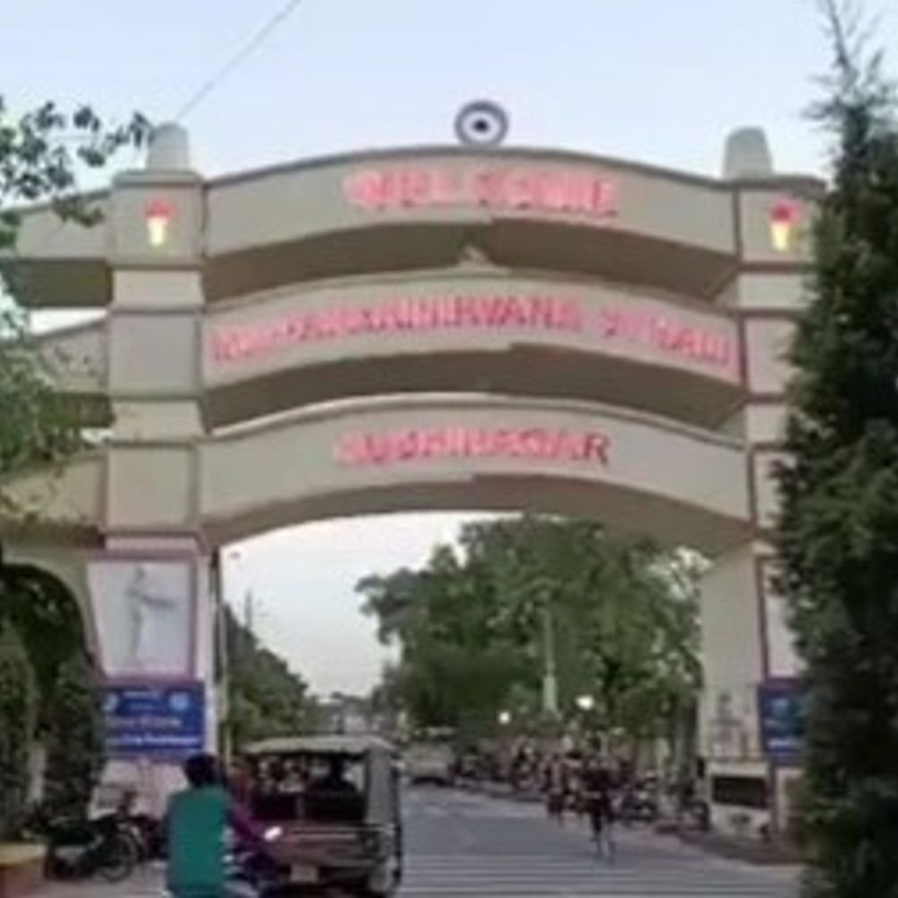 नेपाल के भूस्खलन से बुद्ध सर्किट की बुकिंग पर असर:कुशीनगर के होटल कारोबारियों की चिंता बढ़ी, नवंबर से विदेशी पर्यटकों की संख्या पर नजर