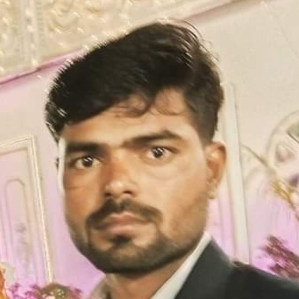 हाथरस में हाईटेंशन लाइन की चपेट में आए 4 मजदूर:एक की मौत, तीन झुलसे, एक की हालत गंभीर