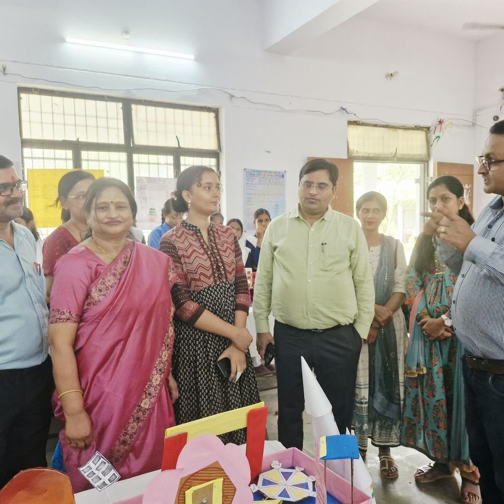 लखनऊ में छात्राओं ने दिखाए 80 विज्ञान मॉडल:जल संरक्षण से सड़क सुरक्षा तक के मॉडल, 50 वर्किंग मॉडल रहे खास