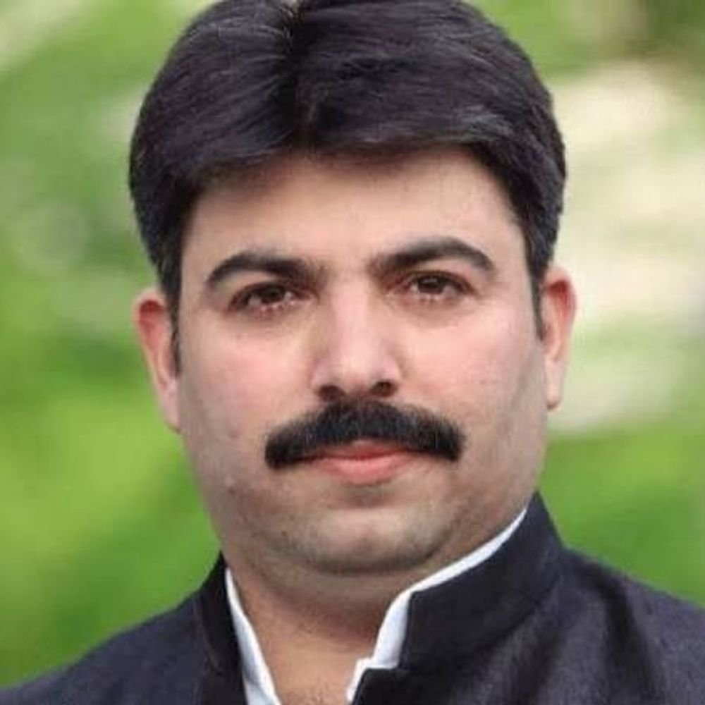 5 साल से ग्रेच्युटी का इंतजार, विधायक ने मांगा जवाब:देवरिया में भुगतान लंबित, शिक्षक की पत्नी भटकने को मजबूर