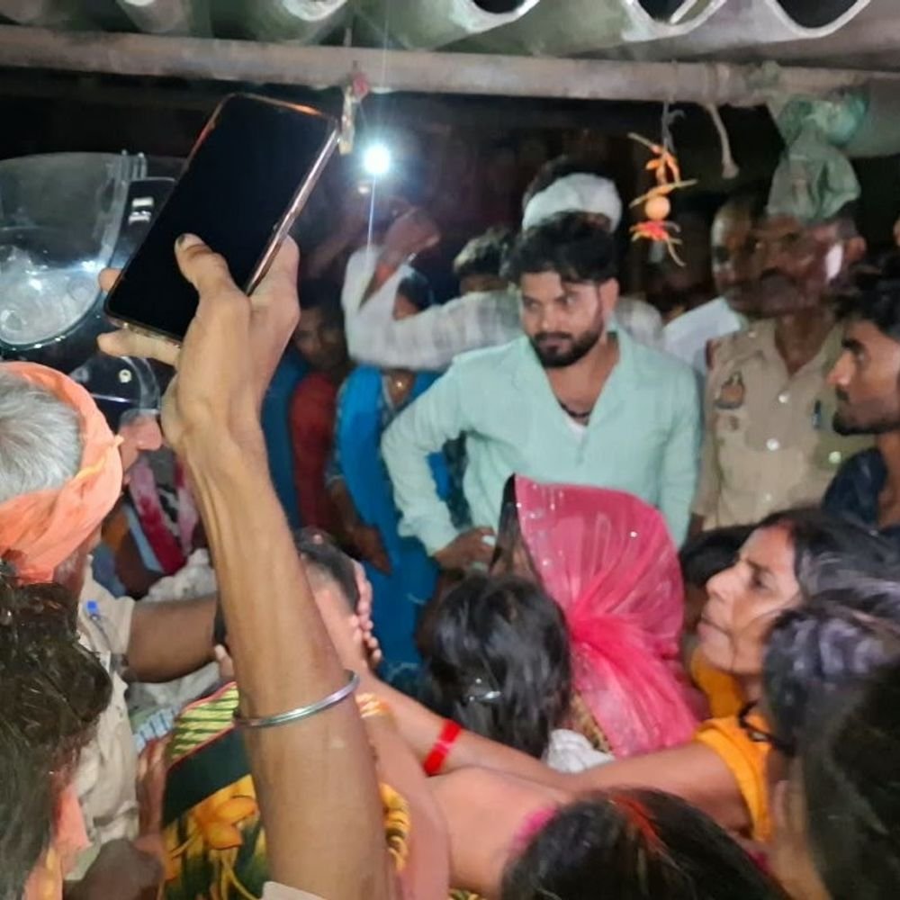शव रखकर सड़क जाम करने पर 23 नामजद पर केस:चंदौली में 110 अज्ञात भी शामिल, राहगीरों को हुई दिक्कत; पुलिस ने दर्ज किया मुकदमा