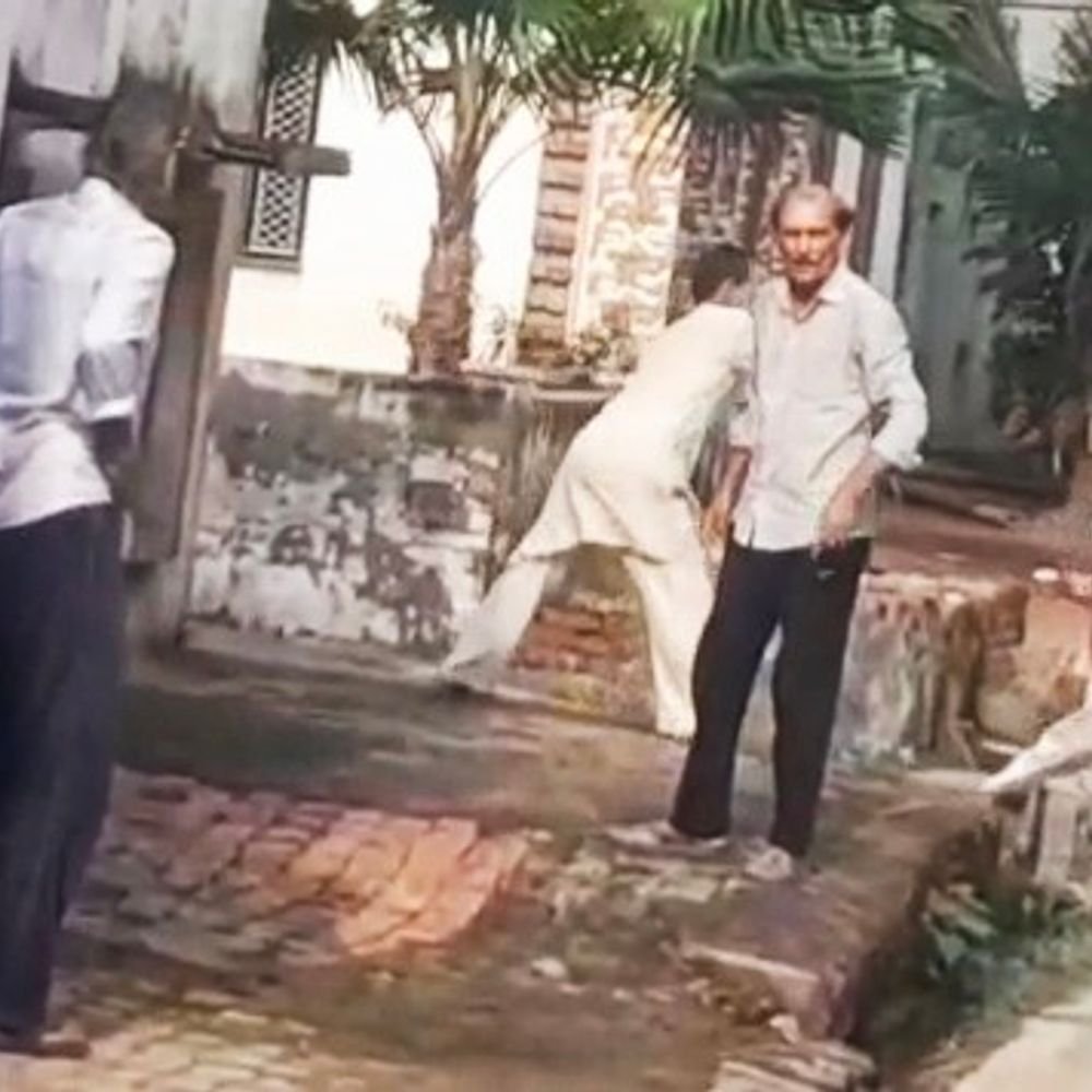 काम के पैसे मांगने पहुंचे हलवाई पिता-पुत्र को दौड़ाकर पीटा:मुजफ्फरनगर में बुकिंग हुई थी रद्द, भुगतान को लेकर हुआ विवाद