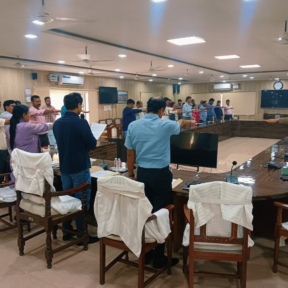 अमरोहा कलेक्ट्रेट में सरदार पटेल की जयंती मनाई गई:जिलाधिकारी ने अधिकारियों-कर्मचारियों को राष्ट्रीय एकता की शपथ दिलाई