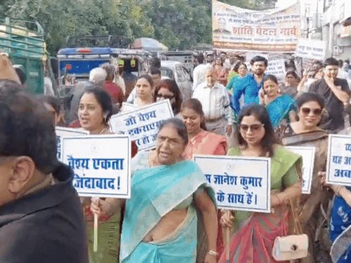 सीईसी ज्ञानेश कुमार के समर्थन में माथुर वैश्य समाज:आगरा में कांग्रेस के खिलाफ निकाला मार्च, दोबारा ऐसा किया तो करेंगे पार्टियों का बहिष्कार