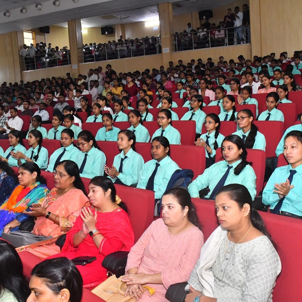 कृषि विवि में 100 एकड़ में लगेगा सोलर प्लांट:हर साल 7 करोड़ रुपये की बचत होगी, 52वें स्थापना दिवस पर 17 कर्मचारी सम्मानित